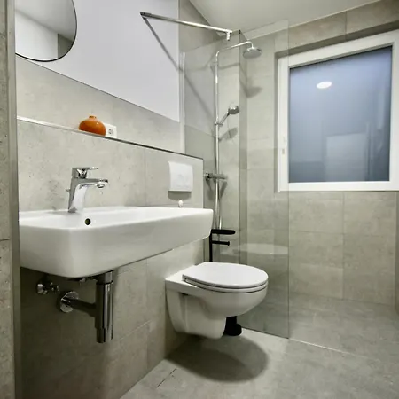 Appartement Sano - - Zentral, Ruhig, Stillvoll, Platz Zum Arbeiten, Schnelles Internet *