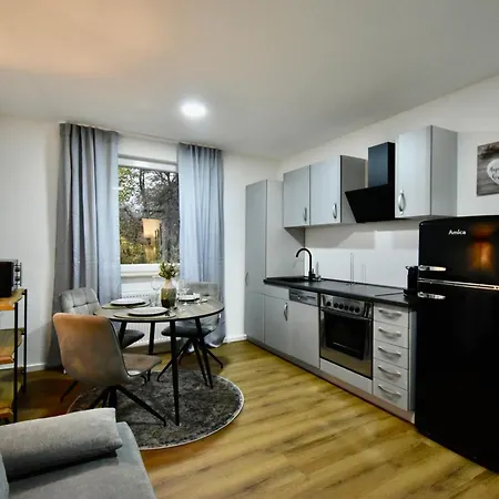 Sano - - Zentral, Ruhig, Stillvoll, Platz Zum Arbeiten, Schnelles Internet Appartement