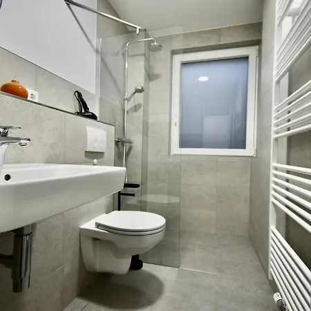 Appartement Sano - - Zentral, Ruhig, Stillvoll, Platz Zum Arbeiten, Schnelles Internet