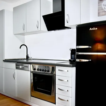 Sano - - Zentral, Ruhig, Stillvoll, Platz Zum Arbeiten, Schnelles Internet Appartement *